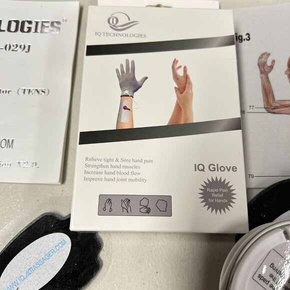 iQ Massager Digital Therapy Machine Includes Slippers, Glove, Pads Cables & More - Picture 8 of 9